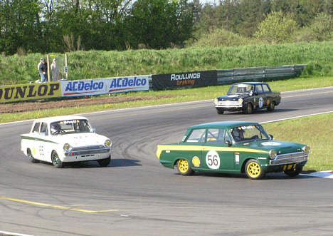 Cortina Racing stiller til start med alle tre kørere, alle tre i Lotus Cortina.<BR>Martin Berner (56), HKH Prins Joachim (65) samt Oscar Davidsen Siesbye (71).